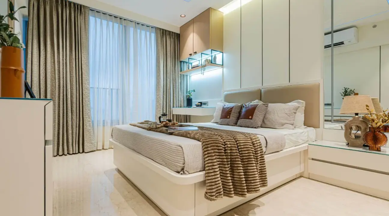 Recessed downlights and reading spotlights